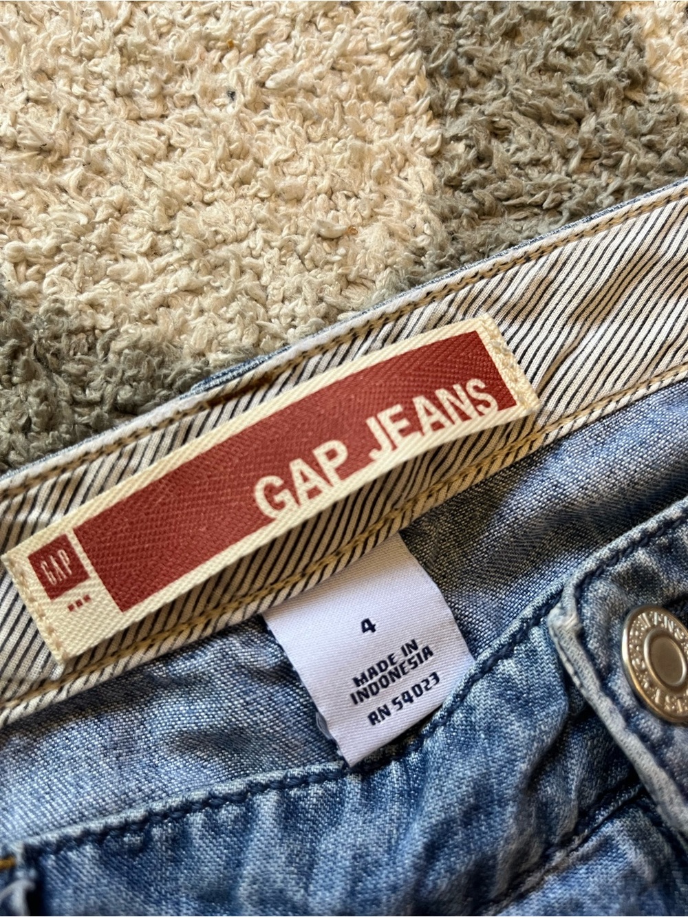 Gap Jeans vintage Y2K size 4 Classic low rise Flare Jeans - Light Blue - Picture 3 of 9